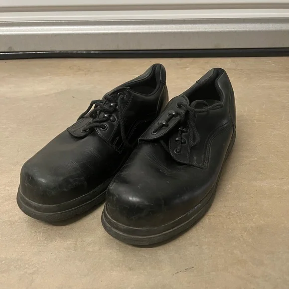 Used Red Wing safety shoes size 10.5 EEE Black and oil and slip resistance Red Wing Shoes Slip Resistant Solid EE Boots for Men for  main image 2